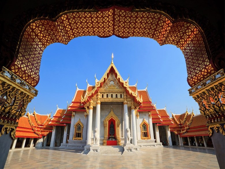 Ngôi chùa Thái Lan có nhiều tượng Phật vàng 