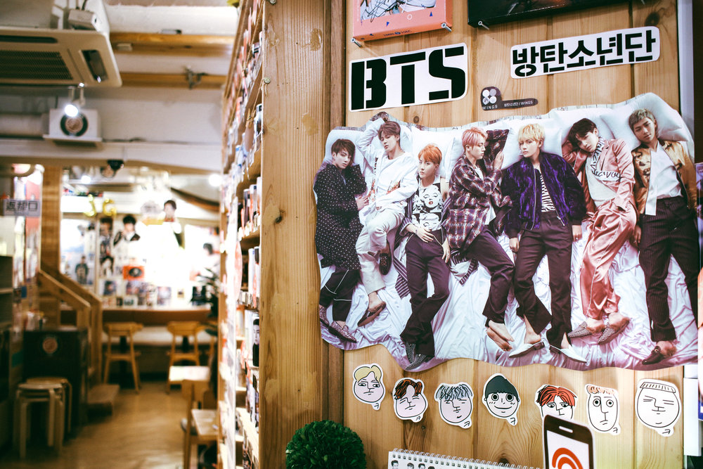 Quán cafe với hình ảnh thần tượng Hàn Quốc