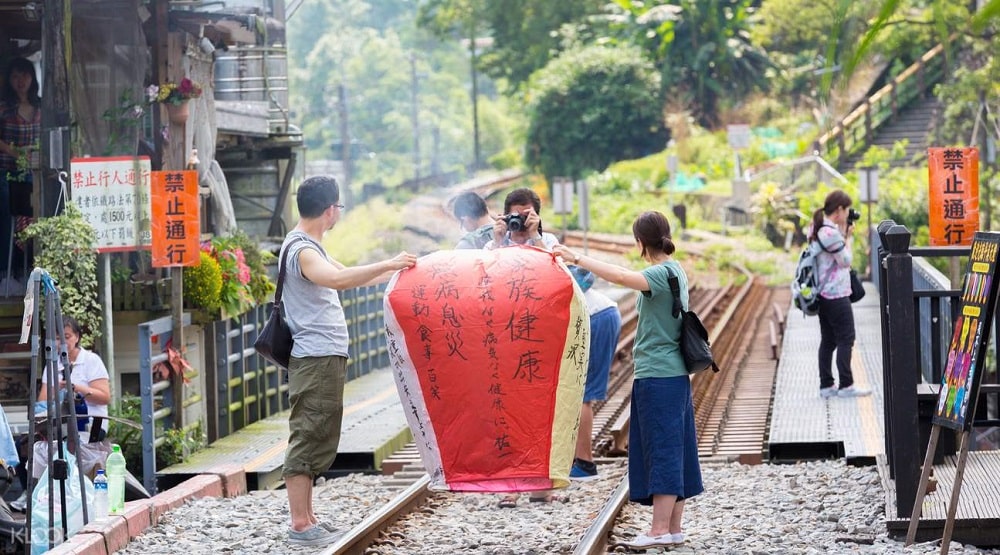 thả đèn đường tàu Jiufen- hoạt động đặc trưng khi đến xứ Đài 